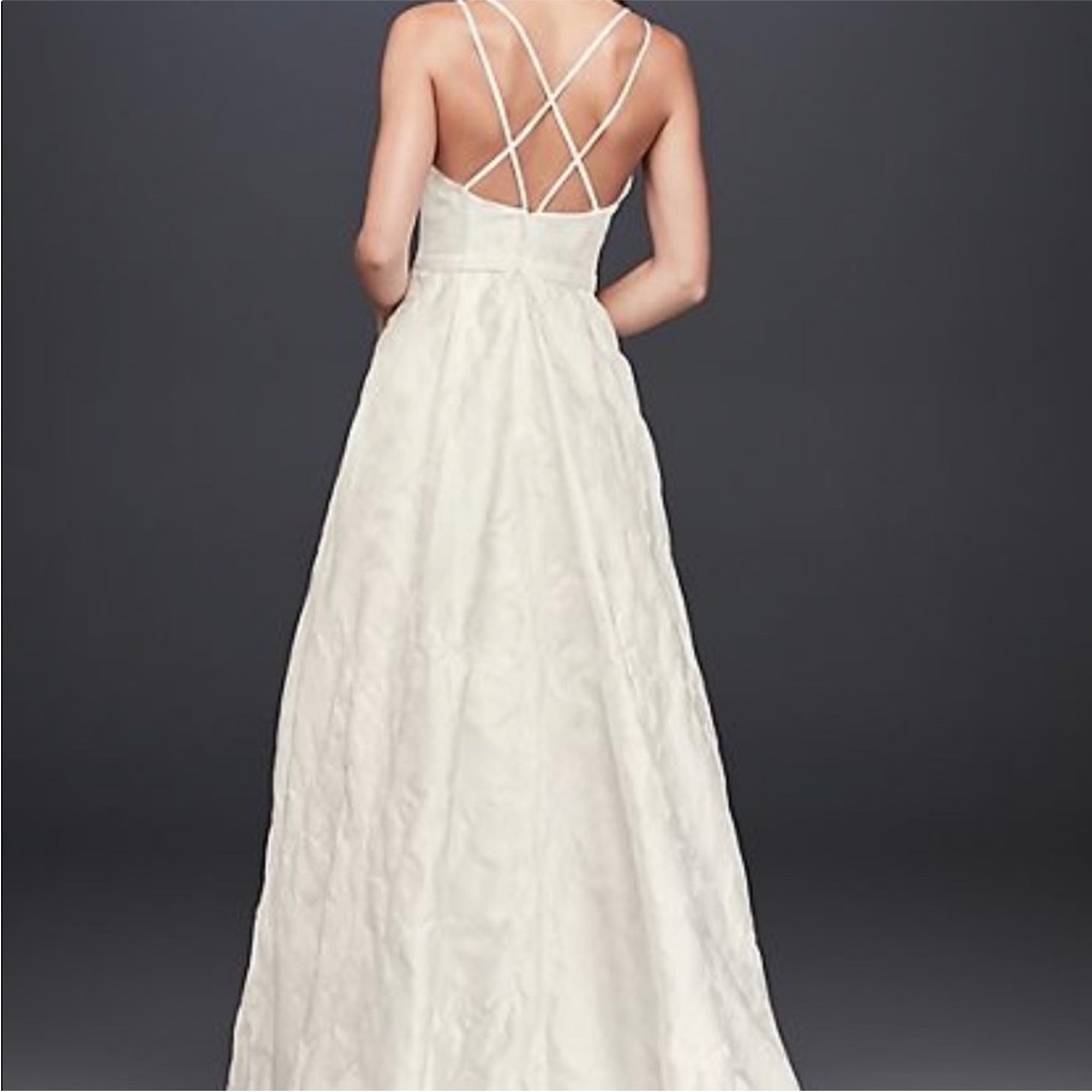 David's Bridal Ivory V-Neck Wedding Gown - Picture 9 of 11